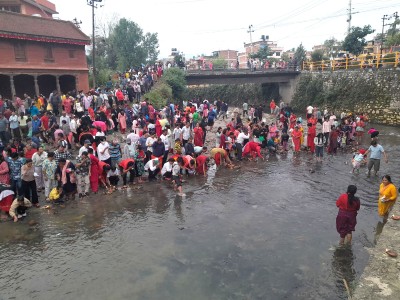  नवरात्रको पहिलो दिन शक्तिपीठमा दर्शनार्थीकोे घुइँचो(तस्वीरसहित) 